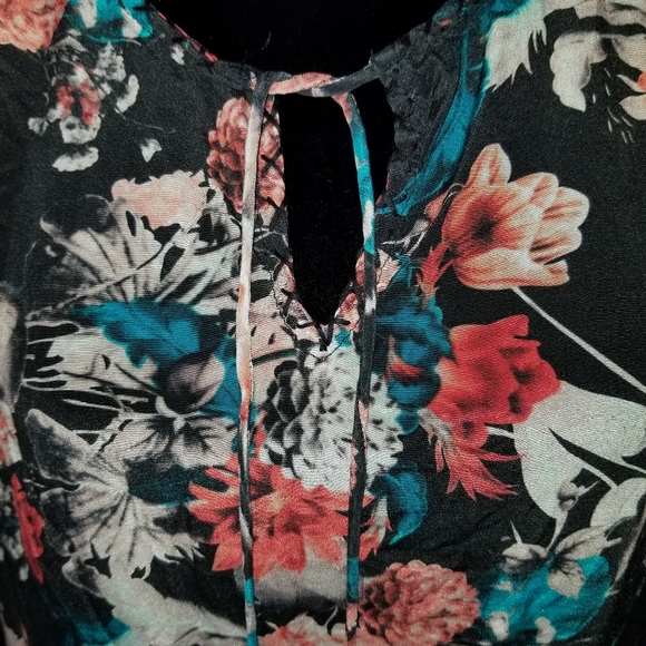 Tolani Floral Tunic Top~Medium - Picture 3 of 10